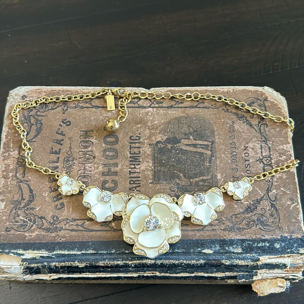 Kate Spade ♠️ statement necklace